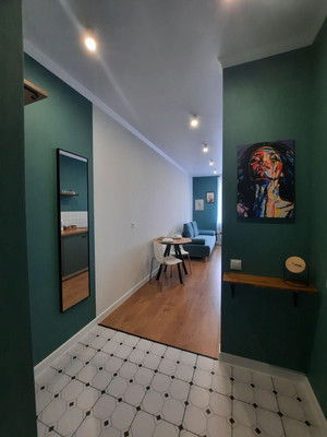 Купить --комнатную квартиру